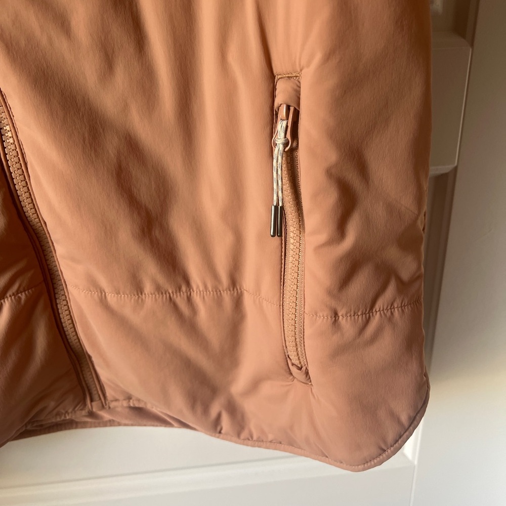 Vuori Women’s Canyon Insulated Jacket - Rose, Size Small - Picture 3 of 8